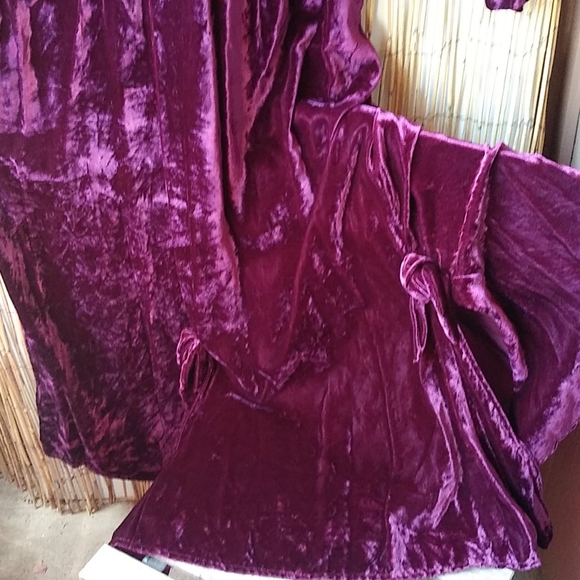 Vintage 80's look Purple Velvet Midi dress. Plus S - Picture 3 of 9